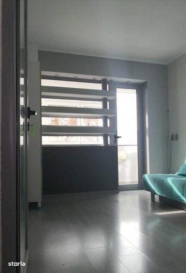 Apartament cu 3 camere semidecomandat în Gara de Nord