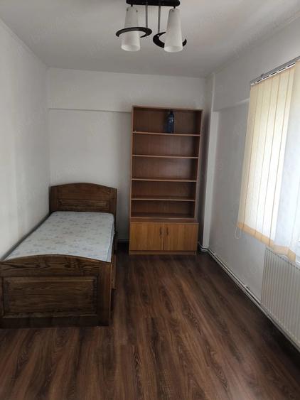 Apartament cu 3 camere decomandat în Traian