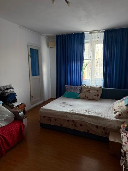 Apartament cu 3 camere decomandat în Tineretului