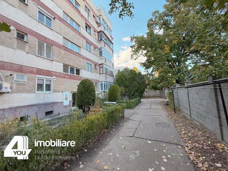 Apartament cu 4 camere decomandat în Boul Roșu