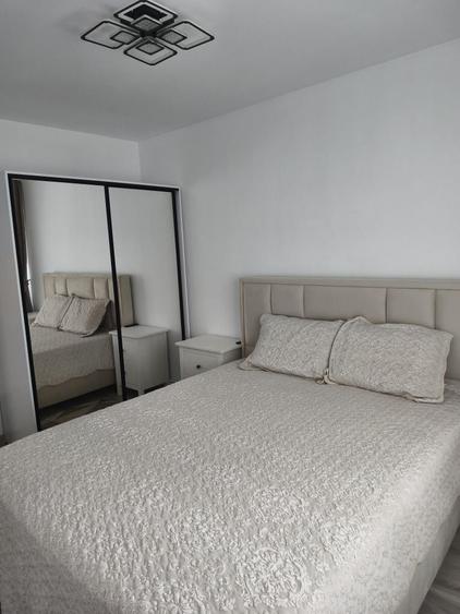Apartament cu 2 camere semidecomandat în Podu Roș