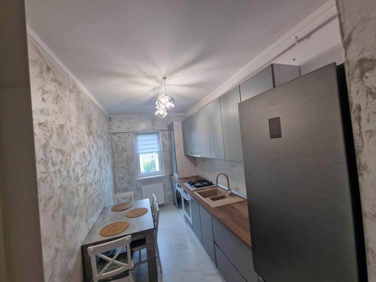 Apartament cu 2 camere decomandat în Podu Roș