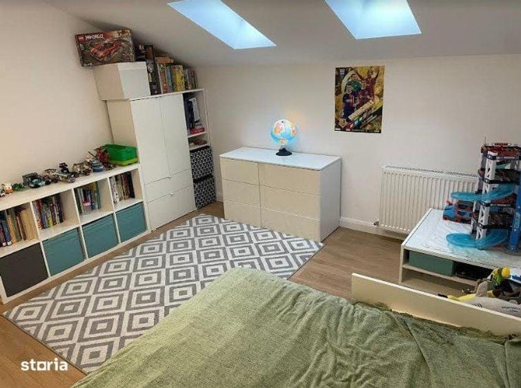 Apartament cu 4 camere decomandat în Florești
