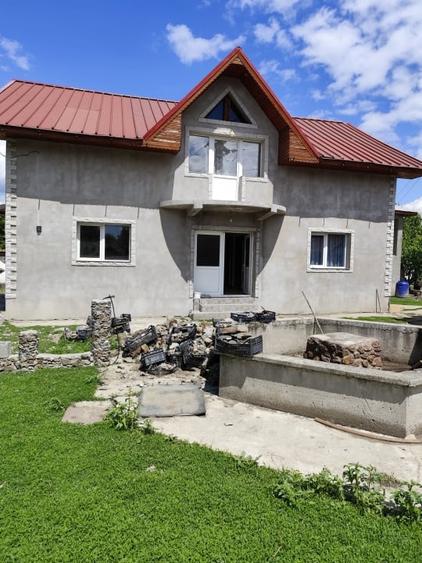 Casă individuală cu 5 camere cu Canalizare în Balș