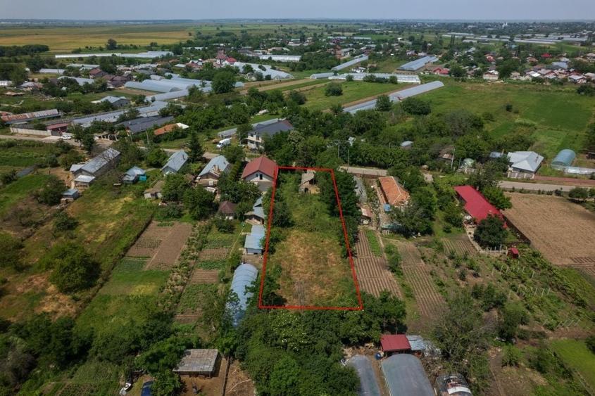 Teren Construcții intravilan de 1158 mp, în Vărăști
