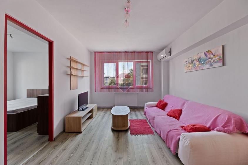 Apartament cu 2 camere semidecomandat, mobilat în Boul Roșu