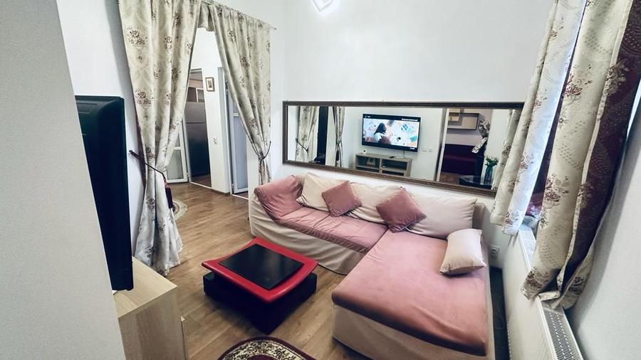 Apartament cu 3 camere semidecomandat, mobilat în Ultracentral