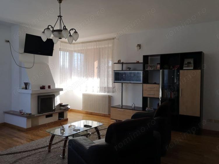 Casă cu 8 camere cu Teren 179 Mp în Craiter