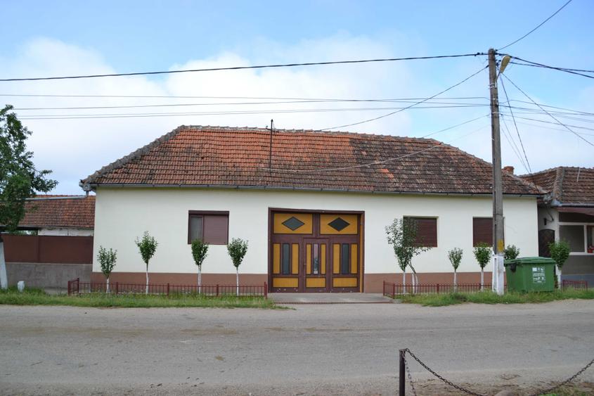 Casă cu 4 camere în Cărand