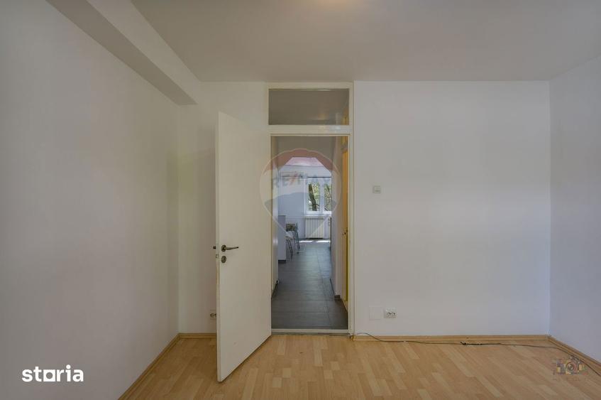 Apartament cu 3 camere în Tei