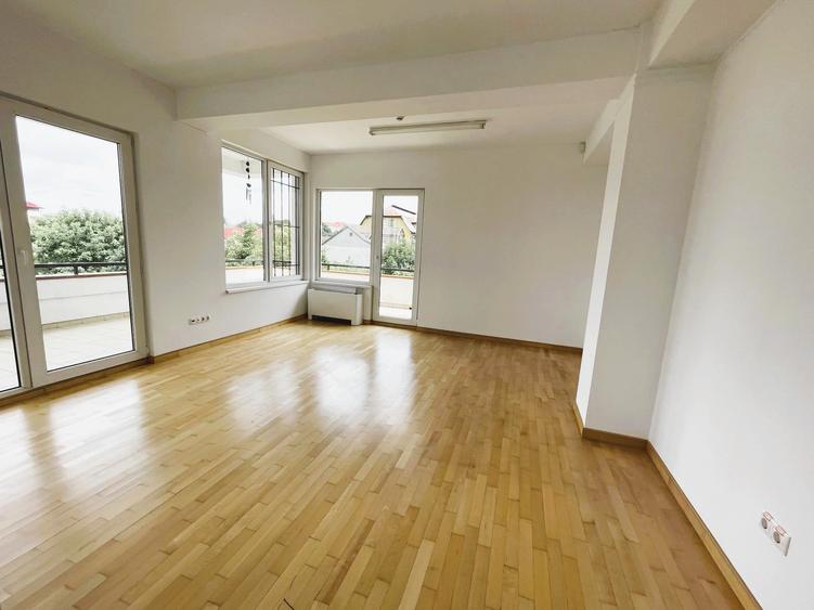 Birou, de 200 mp, în Central