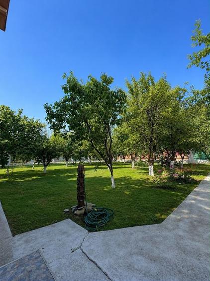 Casă cu 5 camere cu Canalizare în Central