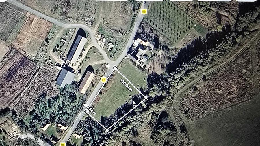 Teren de 3500 mp, în Petreștii de Jos