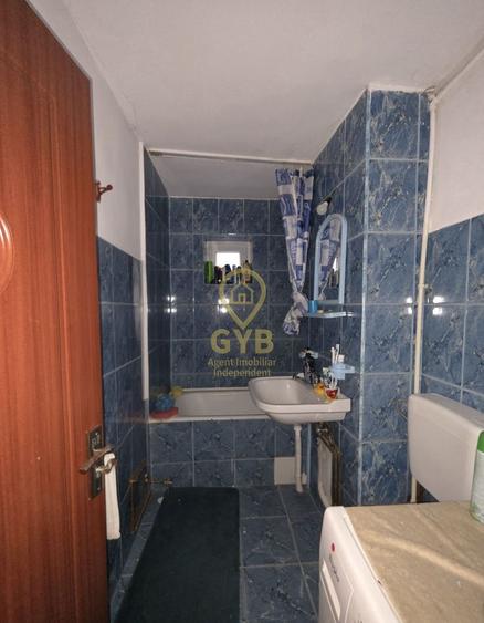 Apartament cu 4 camere decomandat, mobilat în Central