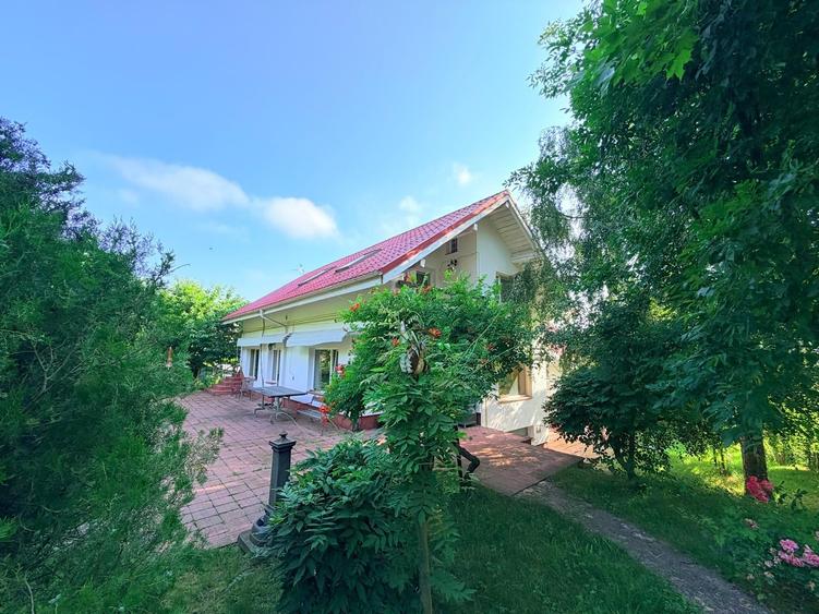Casă individuală cu 4 camere cu Canalizare în Bucium