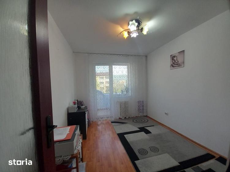 Apartament cu 4 camere decomandat în Republicii