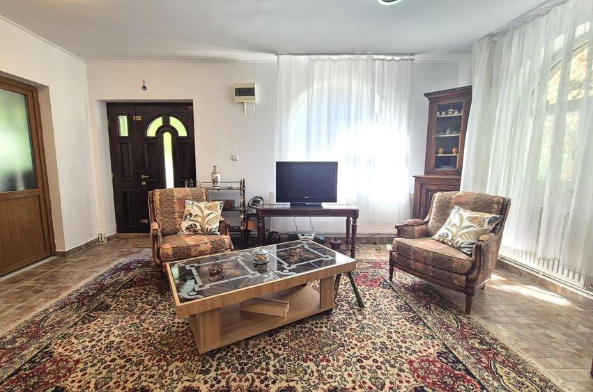 Casă individuală cu 5 camere cu Teren 436 Mp în Central