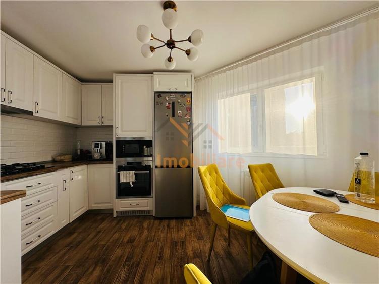 Apartament cu 4 camere decomandat în Nufărul
