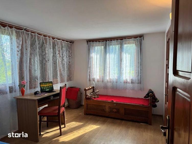 Casă cu 4 camere cu Teren 184 Mp în Bunești