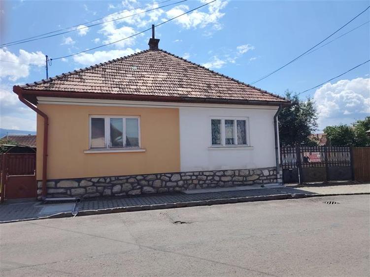 Duplex cu 2 camere cu Canalizare în Est