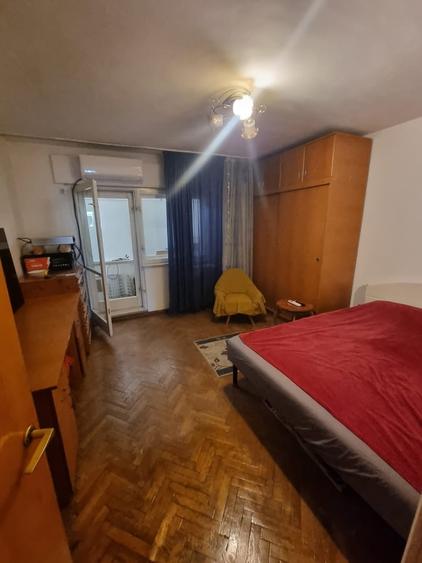 Apartament cu 3 camere decomandat în Libertății