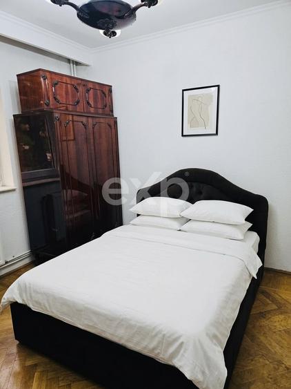 Apartament cu 3 camere semidecomandat, mobilat în Craiovei