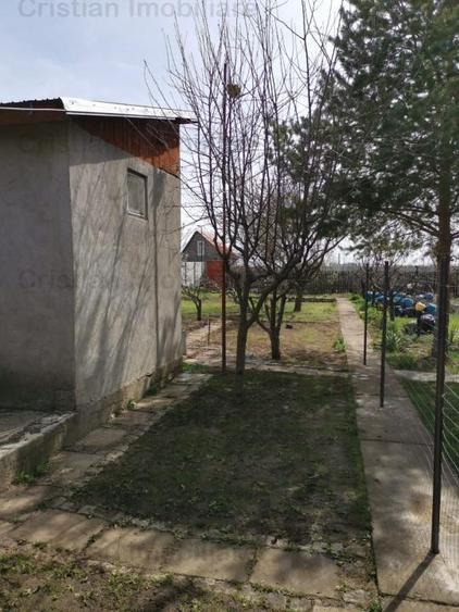 Casă cu 2 camere cu Teren 530 Mp în Lacu Sărat