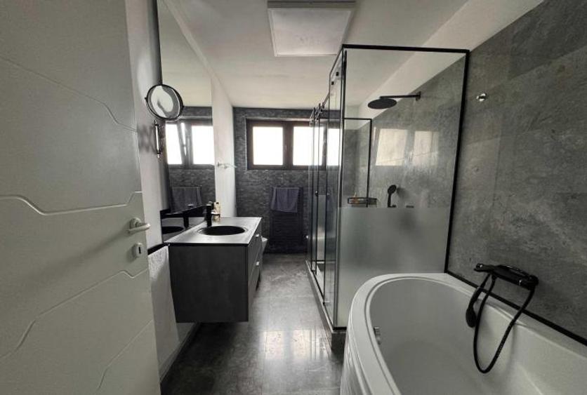 Apartament cu 3 camere decomandat, mobilat în Sisești