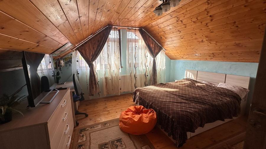 Casă cu 4 camere cu Teren 250 Mp în Lazaret