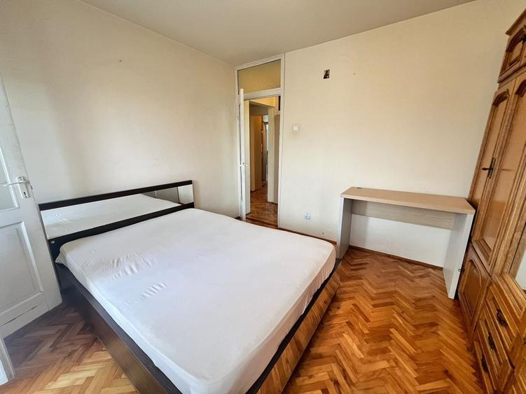 Apartament cu 3 camere decomandat, mobilat în Între Lacuri