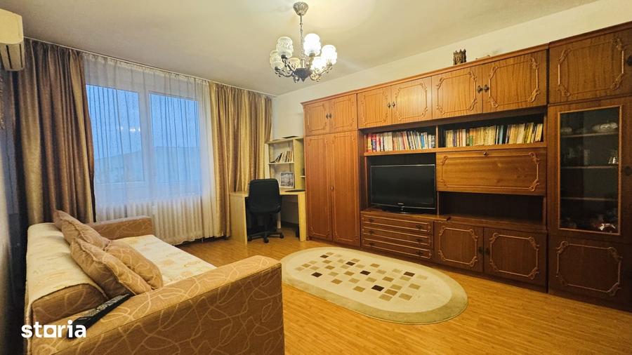 Apartament cu 3 camere decomandat în Titan