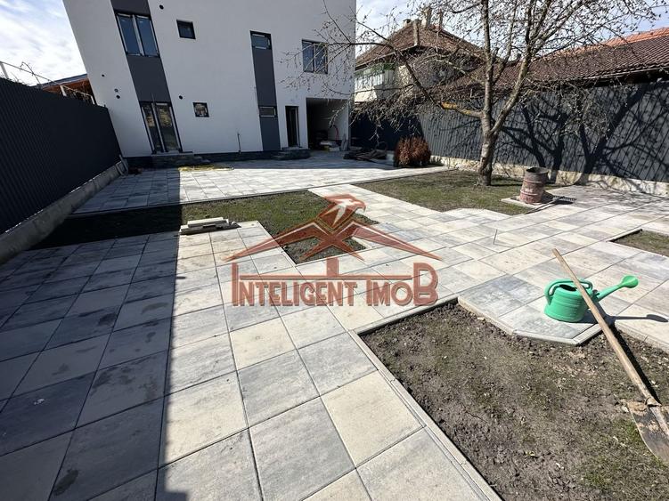 Casă individuală cu 8 camere cu Canalizare în Turnișor