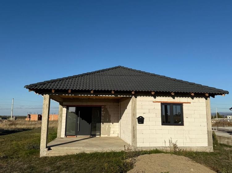 Casă cu 4 camere în Frumușeni