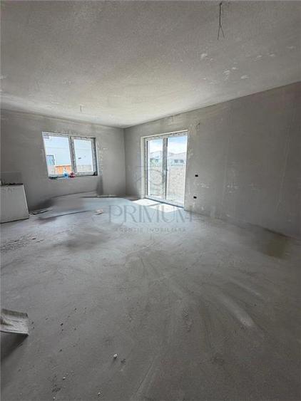 Duplex cu 4 camere cu Canalizare în Moșnița Nouă