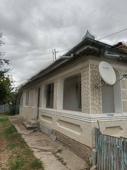 Casă cu 4 camere în Ciorăști
