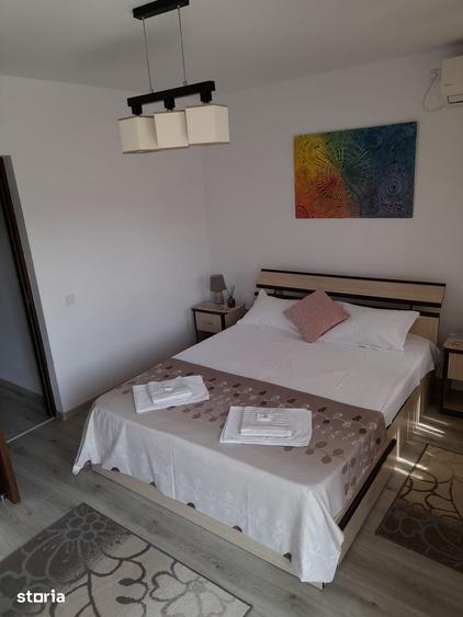 Casă cu 8 camere decomandat cu Teren 250 Mp în Nord