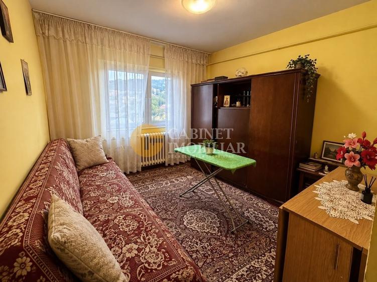 Apartament cu 3 camere decomandat, mobilat în Păcurari