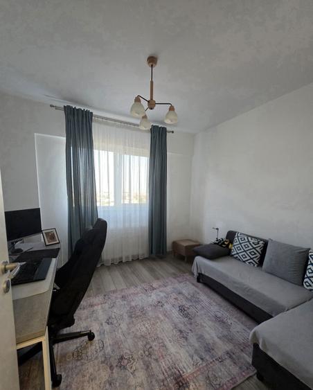 Apartament cu 3 camere decomandat în Berceni