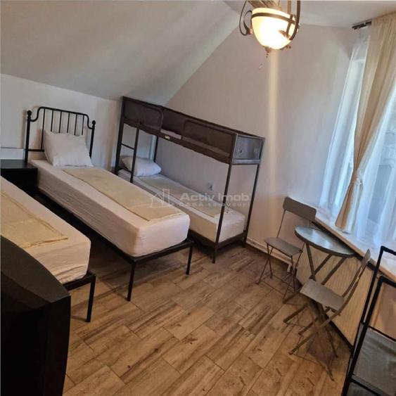 Casă cu 15 camere cu Teren 50 Mp în Carierei