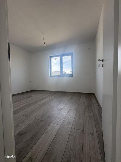Casă cu 4 camere cu Teren 400 Mp în Domnești
