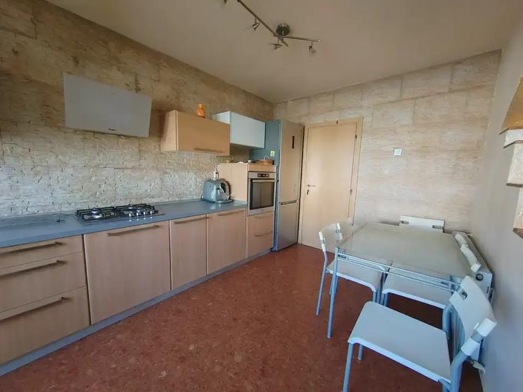 Casă cu 5 camere cu Canalizare în Drumul Sării