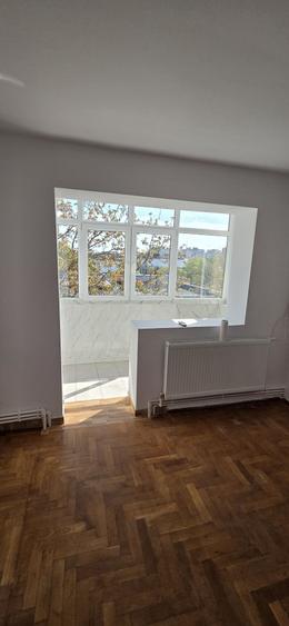 Apartament cu 2 camere semidecomandat în Crâng