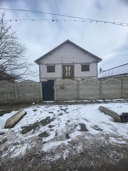 Casă cu 6 camere cu Teren 400 Mp în Central