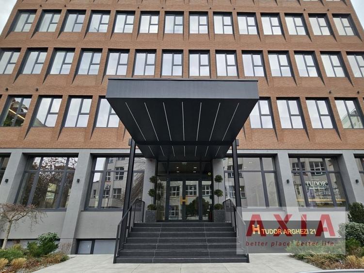 Birou, de 367 mp, în Universitate