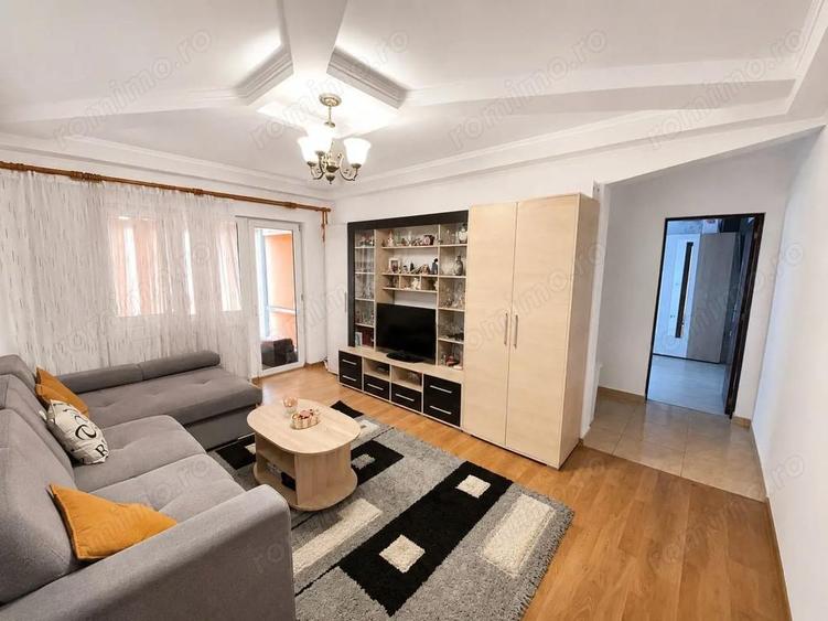 Apartament cu 3 camere semidecomandat, mobilat în Girocului