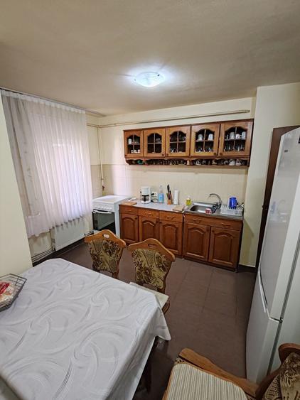 Apartament cu 3 camere decomandat în Sud