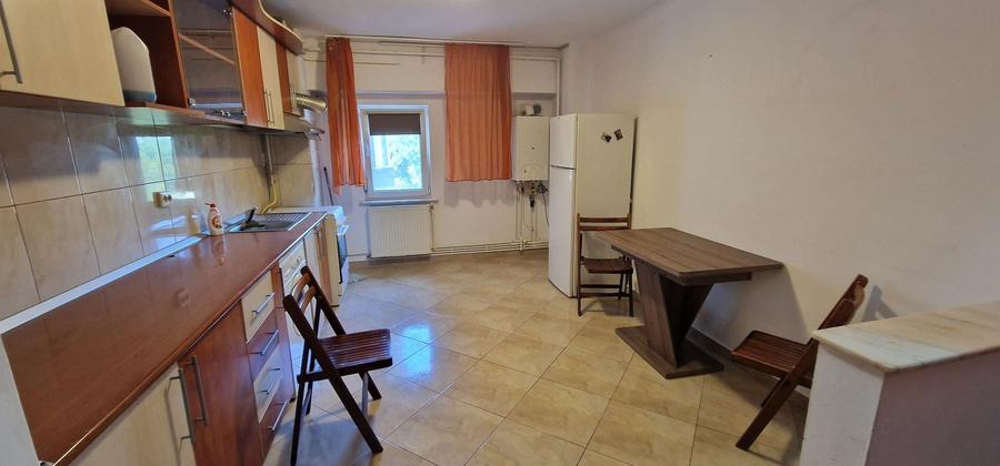 Apartament cu 4 camere decomandat în Gara