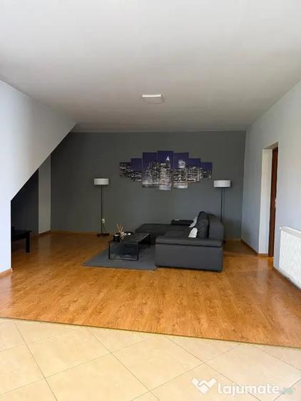 Casă cu 6 camere cu Teren 606 Mp în Central