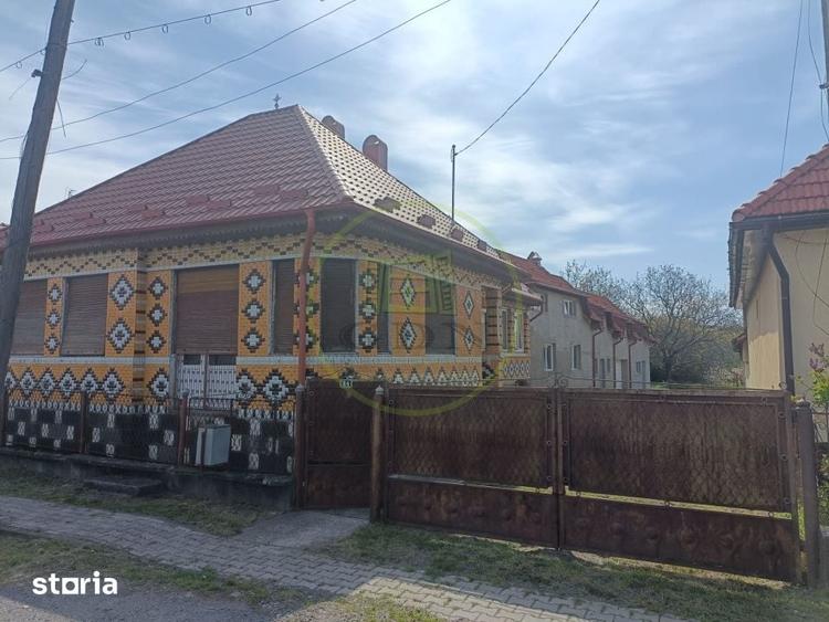 Casă cu 5 camere cu Teren 2286 Mp în Rușii-Munți