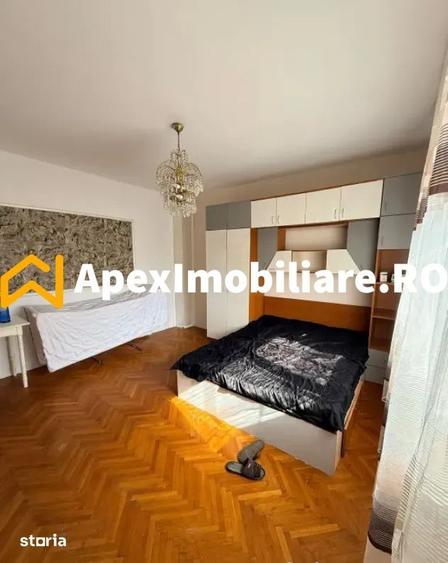 Garsonieră decomandată, mobilată în Universitate